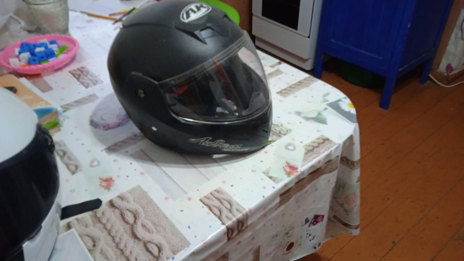 Продам каску новую