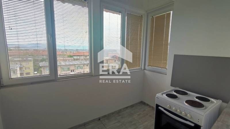 ЕРА ИмотиТе предлага под наем цялостно обзаведен Тристаен Тухлен апарт