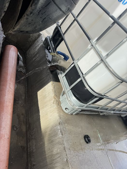 Бидони 1000 литра 1 тон съдове за вода гориво вино цистерна