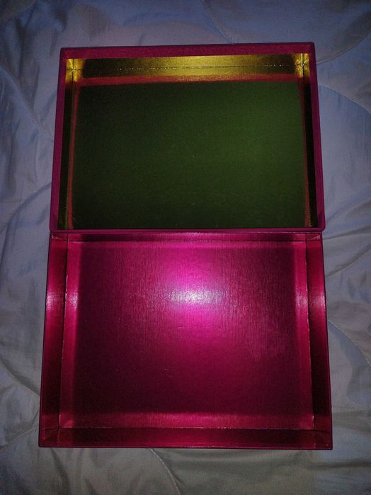 Cutie depozitare, capac catifea, fucsia. Juicy Couture. Folosit o data