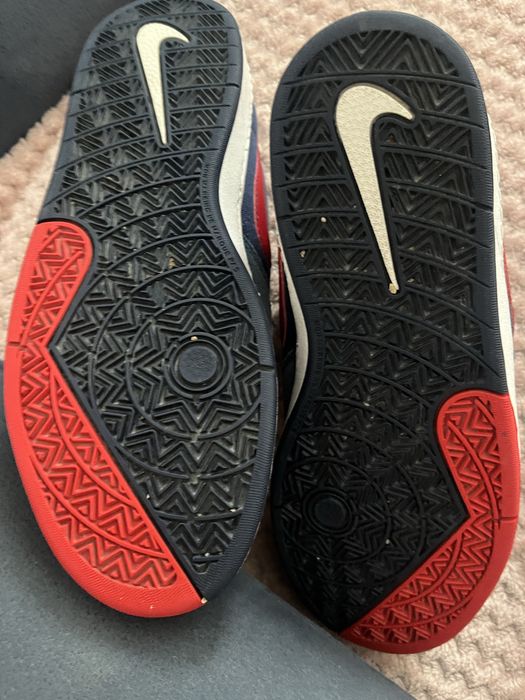 Маратонки Nike и Adidas