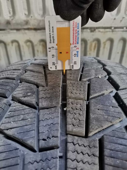 Зимни гуми Gislaved 235 55 17 XL