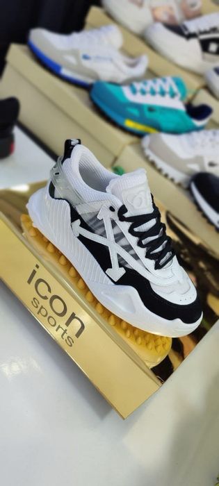 Adidasi off white odsy 1000