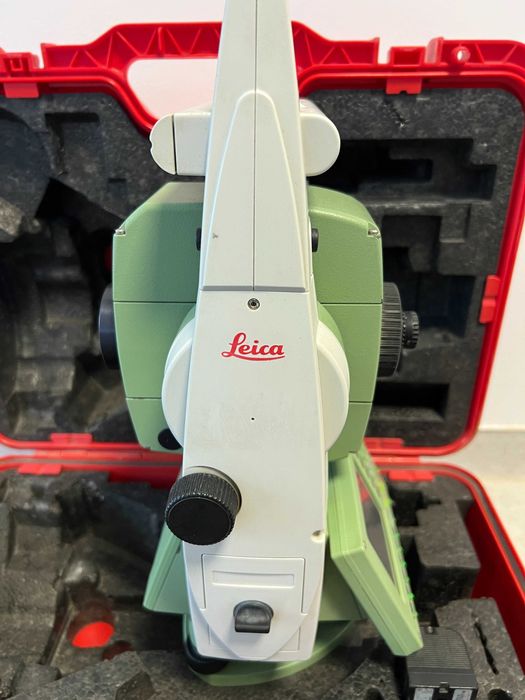 Set complet Stație totală robotică Leica TCRP1203 + controler CS15