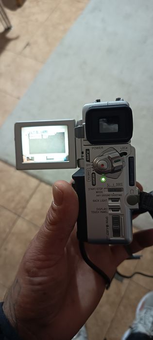 Aparate foto in stare de futionare la una nu am in carcator