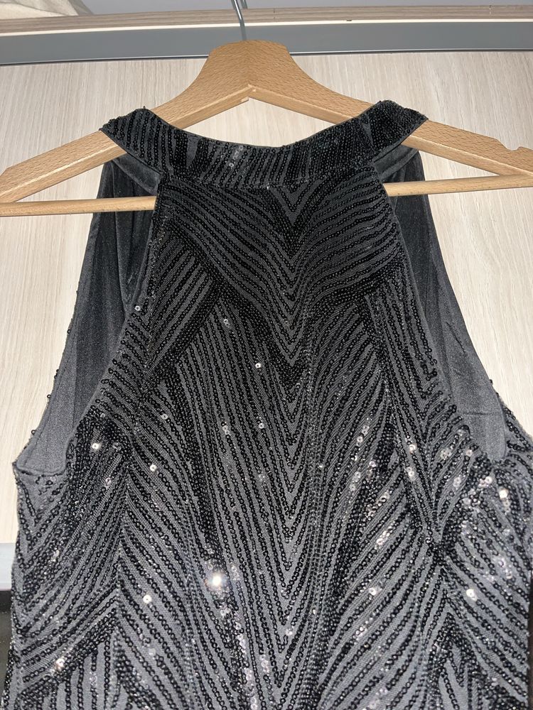 Rochie halter cu paiete