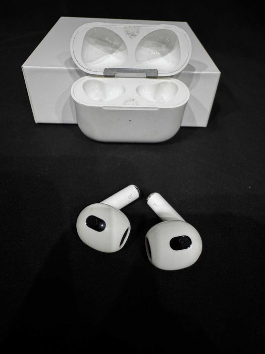 Apple AirPods 3 (2021) + MagSafe кейс — работещи, оригинални