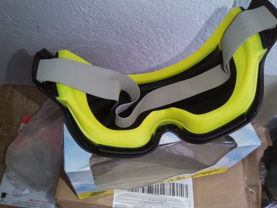 Vând ochelari de ski Revolution