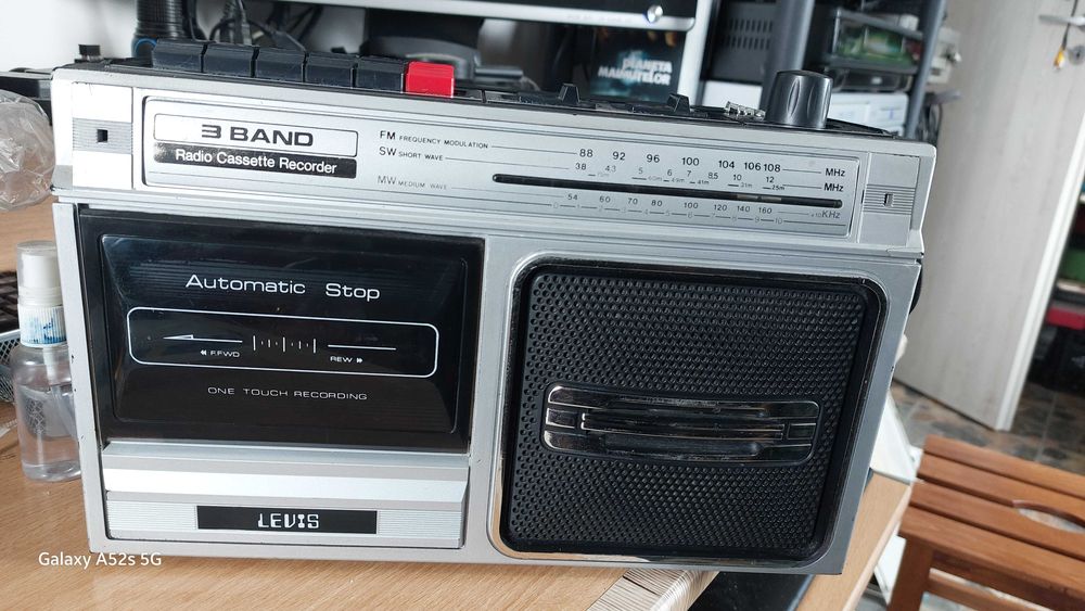 Radio Gloria banda vest 88-108 / Radio Casetofon Levis