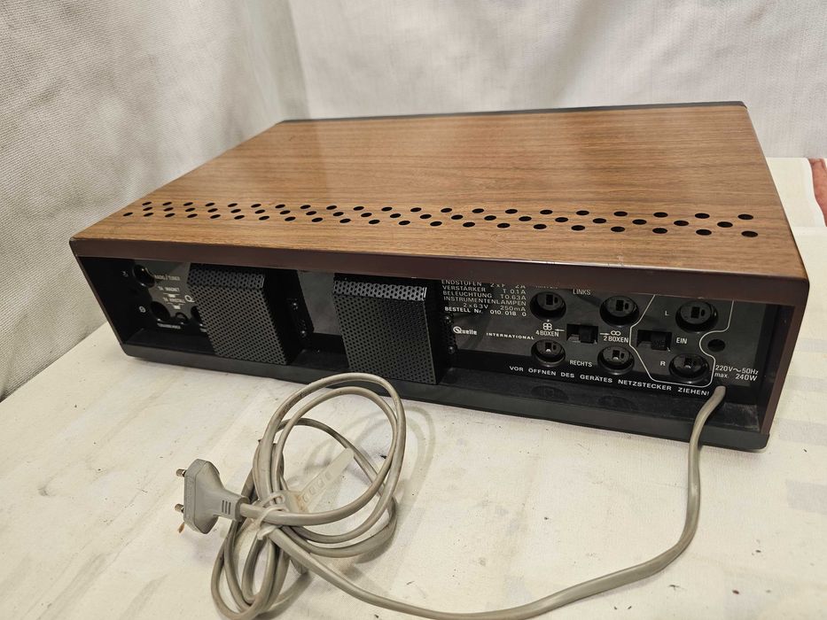 Amplificator statie vintage Universum V2352 Vu-metre analog GERMANIA