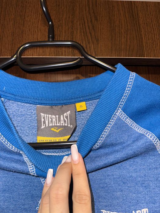 Vând hanorac Everlast