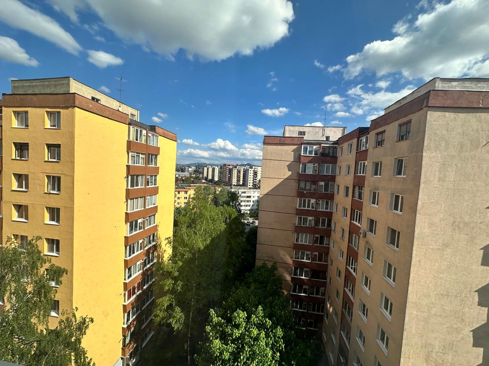 Vând apartament 3 camere, zona Griviței