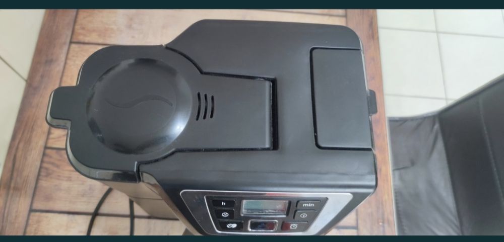 Cafetiera cu rasnita Russell Hobbs