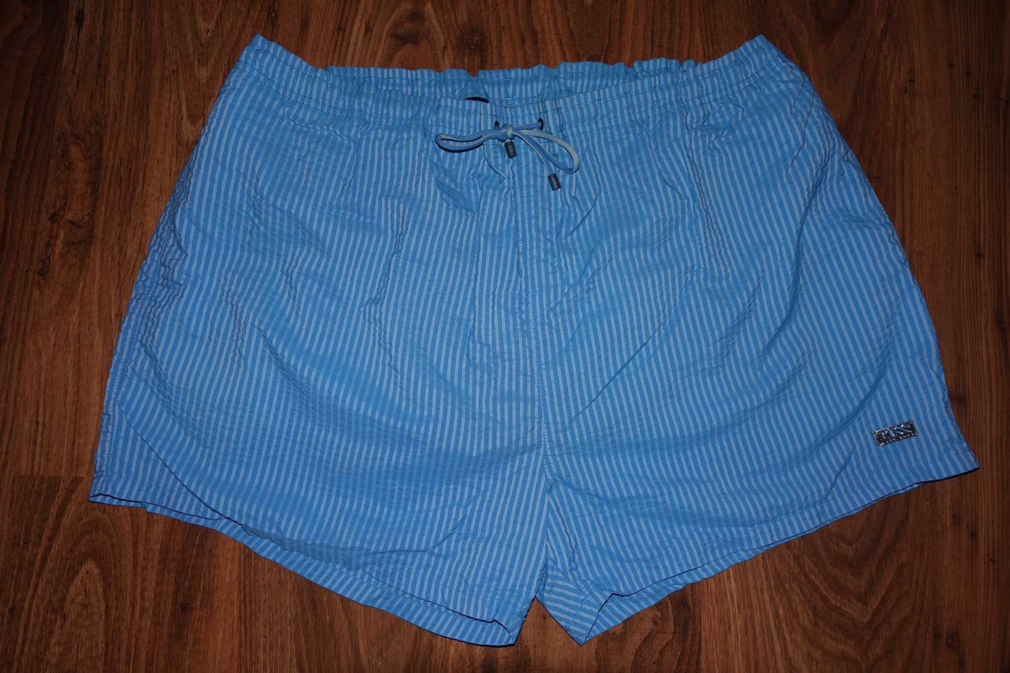 Sort Baie Hugo Boss, Marimea 4XL-5XL, Cu dungi, Stare foarte buna