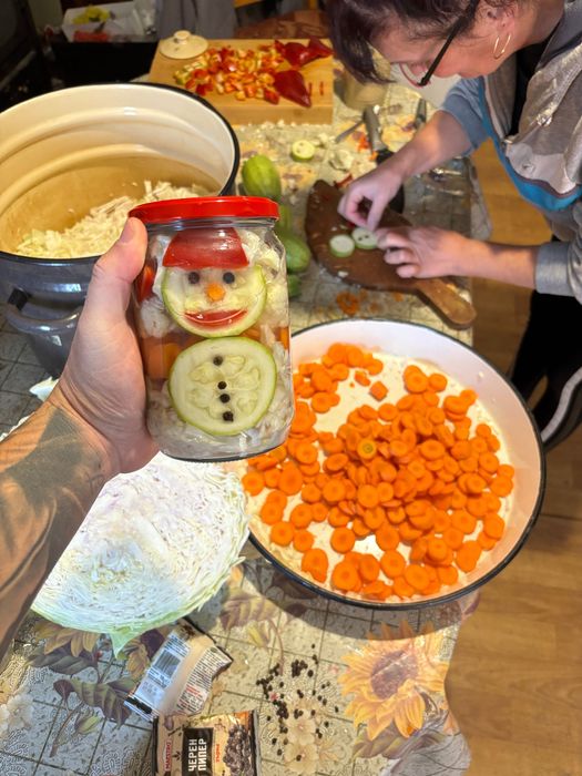 Свинско в буркан 720 мл. -12 лв Коледна туршия 720мл-8 лв / 3л.-20 лв