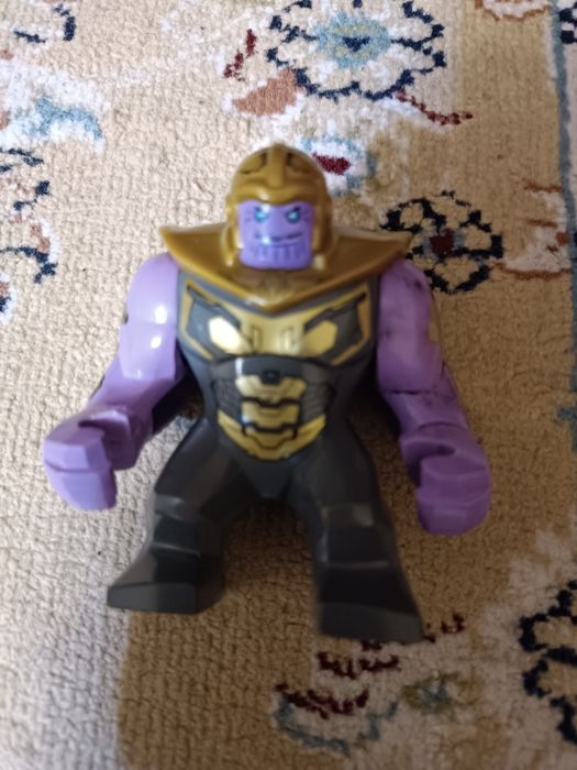 Лего танос и мухоловка