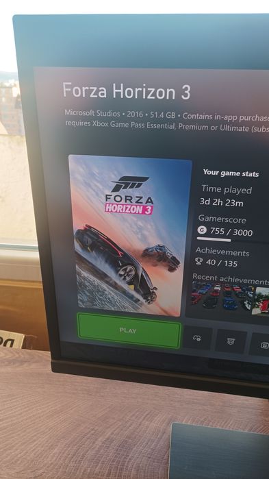 Xbox one x с 10 игри и 1 джойстик