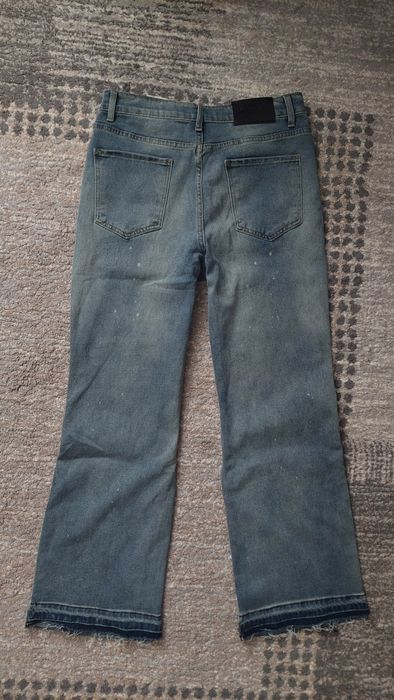Pantaloni flared