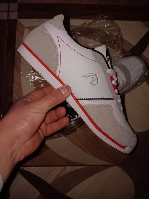 Adidas 41        .