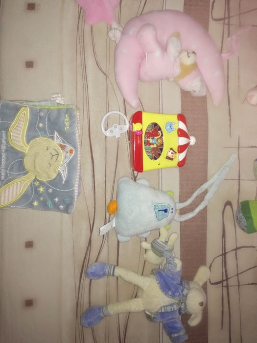 Музикални и дрънкащи играчки.