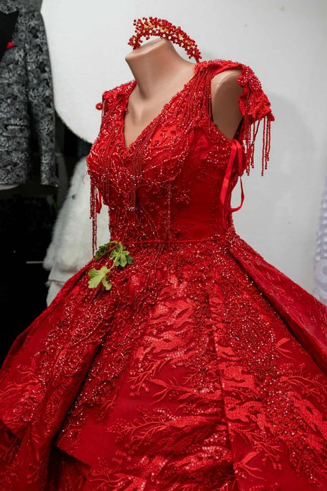 Годежна рокля със корона