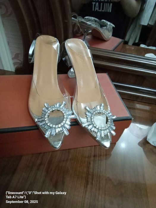 Ayollar tuflisi sotiladi