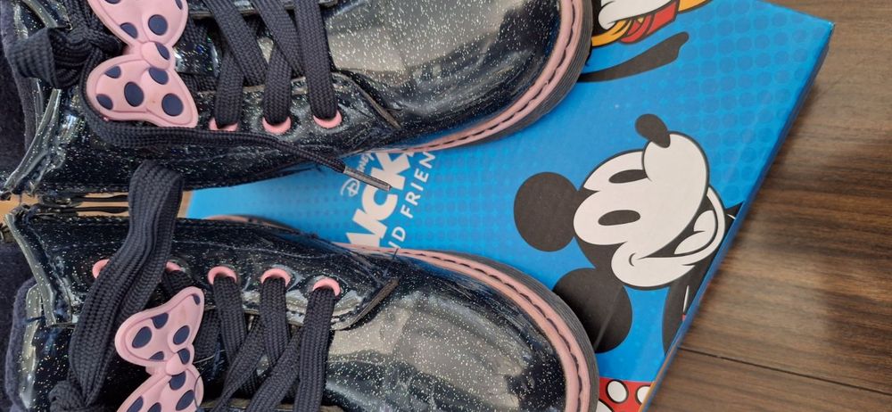 Кокетни лачени ботушки Minnie