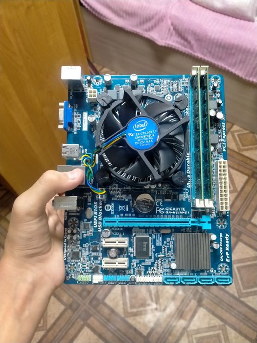 Комплект мат плата+2проца итд читать описание ниже. Торг минимальный