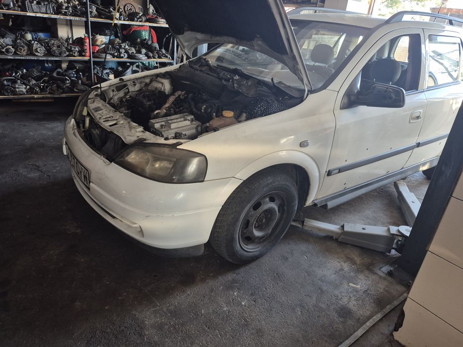 Dezmembrez astra g 1.7