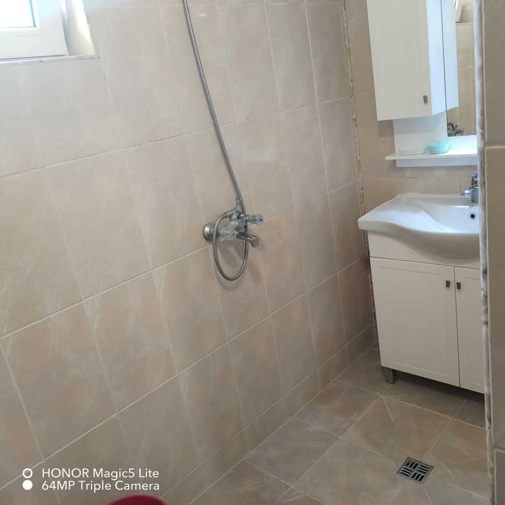 Дава се под наем Етаж от къща в Варна, Левски - 100 кв.м за 663 € - Снимка #14