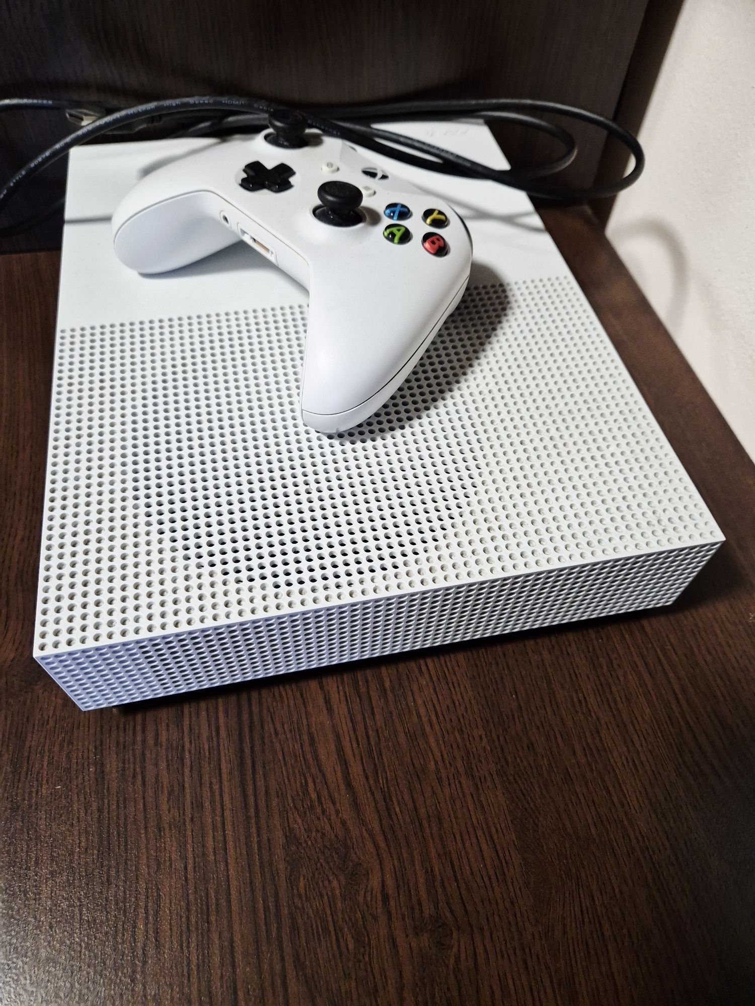 Microsoft Xbox One S 1TB Console -  Бял
1
117686