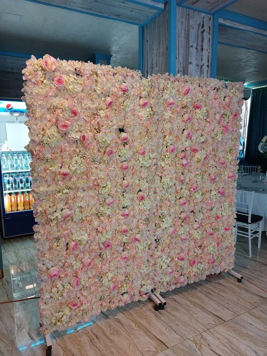 Vand panou floral 2,2x2m  in stare perfecta, putin folosit