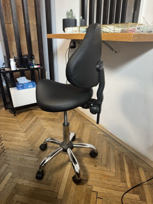 Vand scaun salon negru