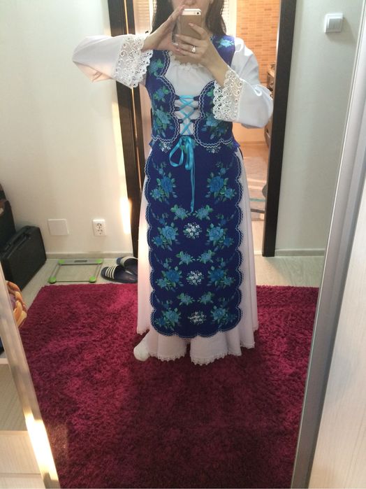 Costum popular stilizat impecabil