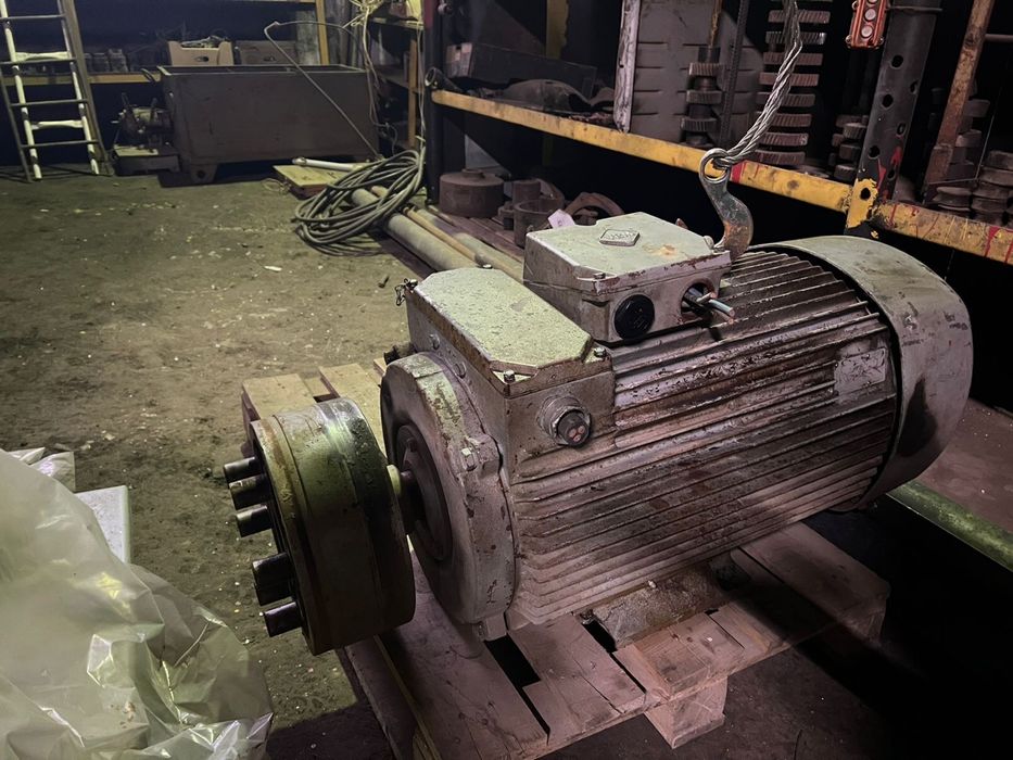 Электродвигатель грузовой к РДК-25, марка SMH-225-M8, 32 кВт