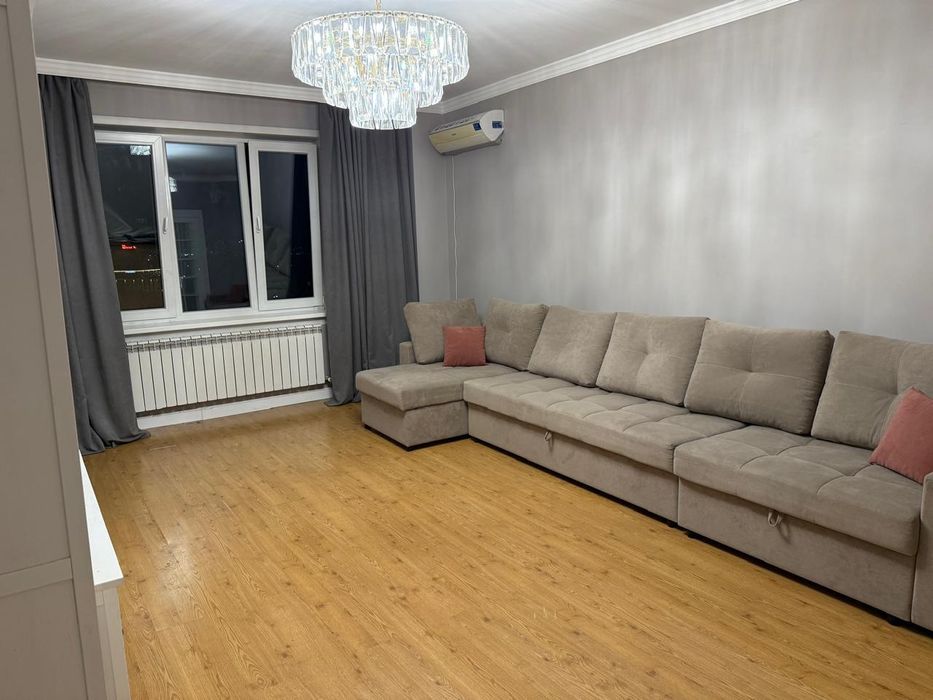 Продам угловой диван с пуфиком