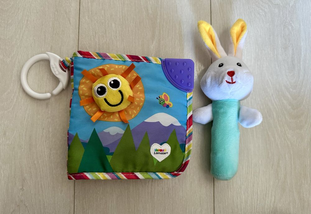 Carte senzorială Lamaze + iepuraș de pluș-zornăitoare Salamandra Kids