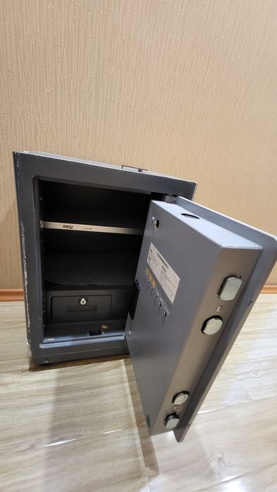 Сейф электронный