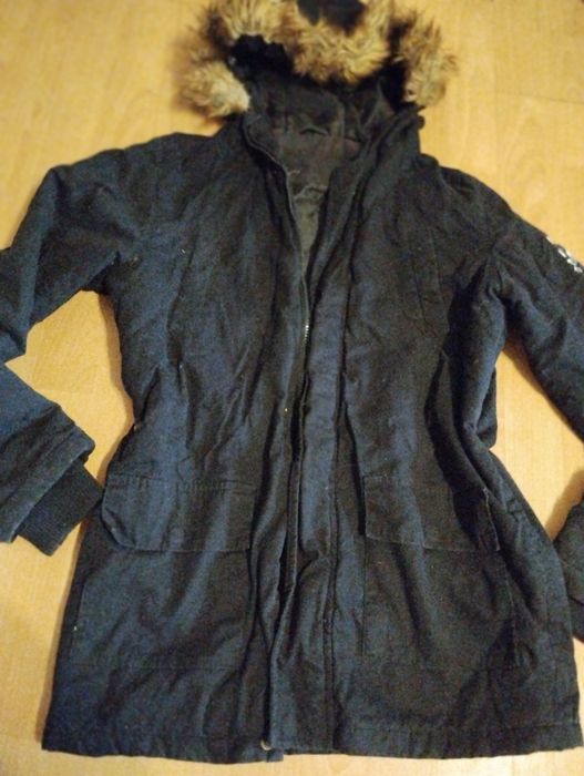 Geacă groasă cadou și ghete la un lot de haine f bune pt fete