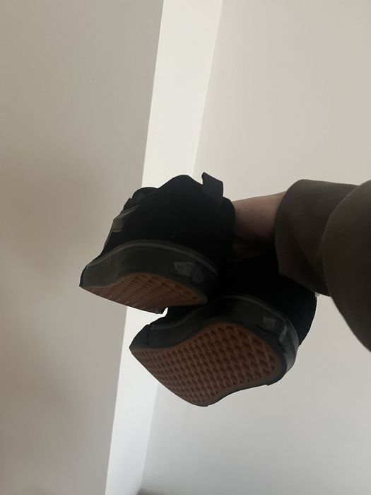 Чисто нови обувки на схема