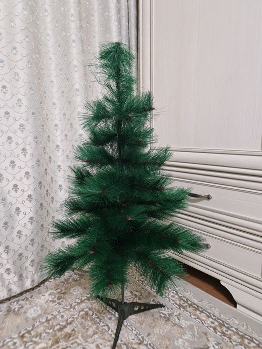 Продам Ёлку. Высота 90см.