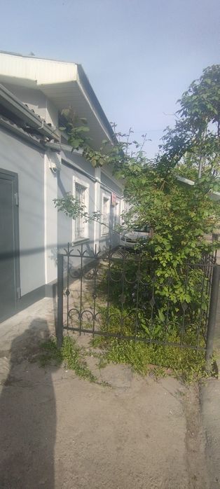 Продаётся свой участок 3,9 сотки два дома