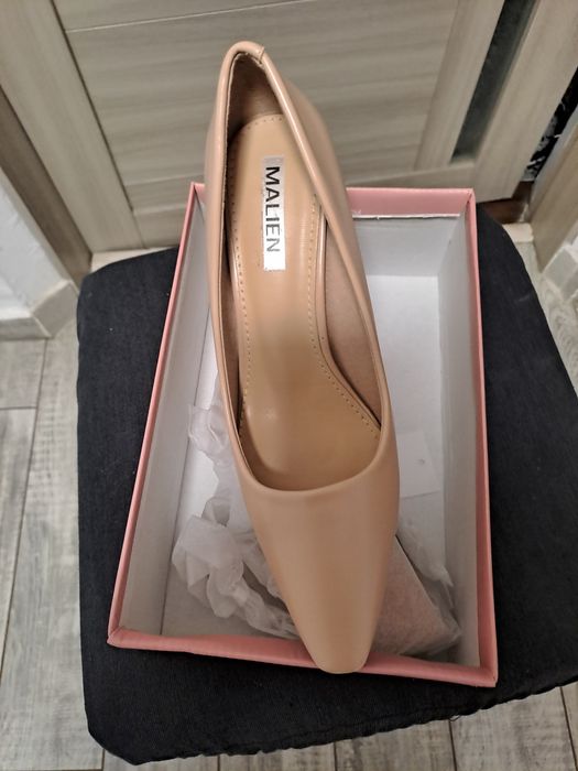 Vand pantofi și ghete noi