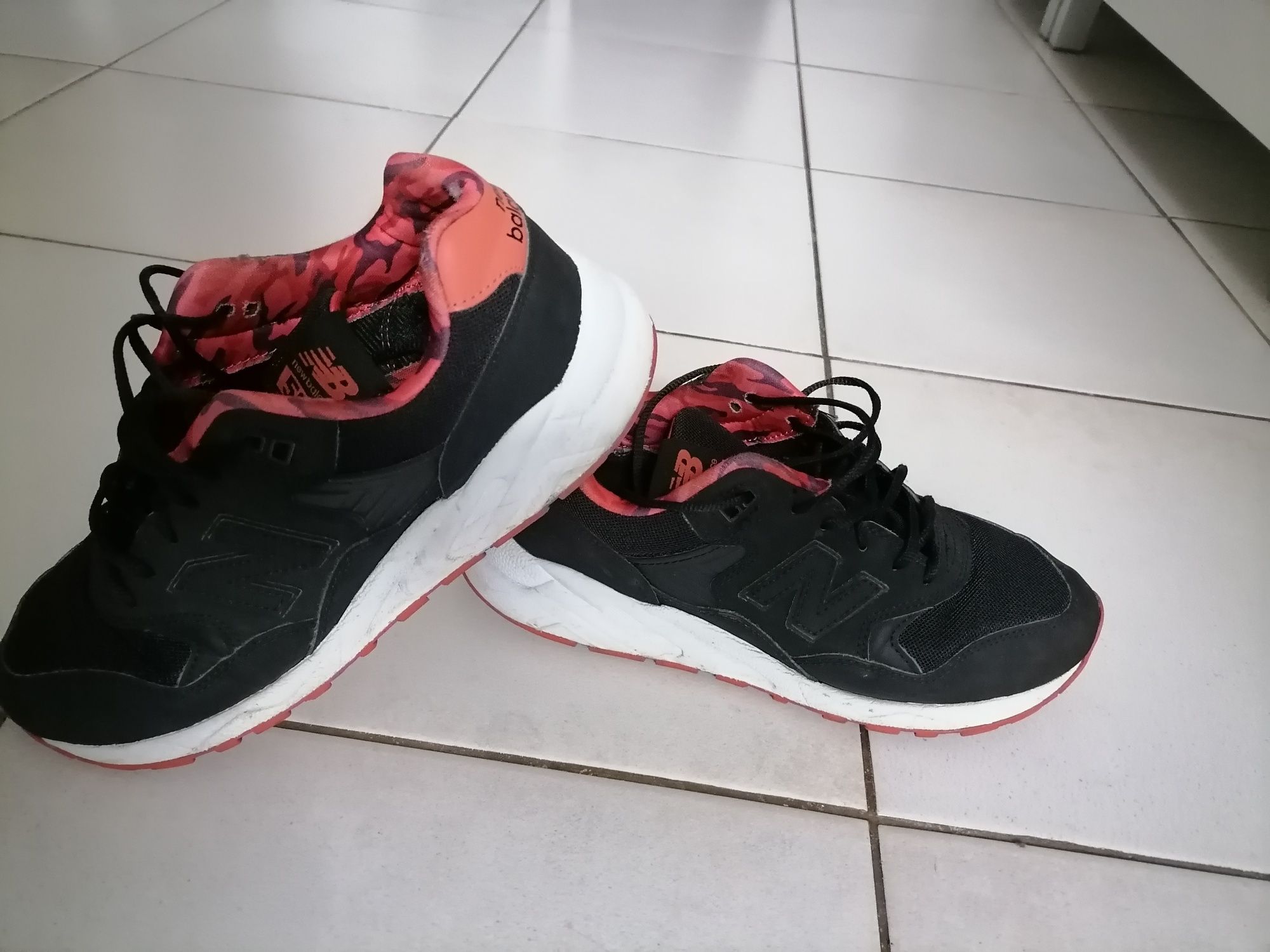 Vând adidași New Balance, în stare buna, produs de calitate produs de