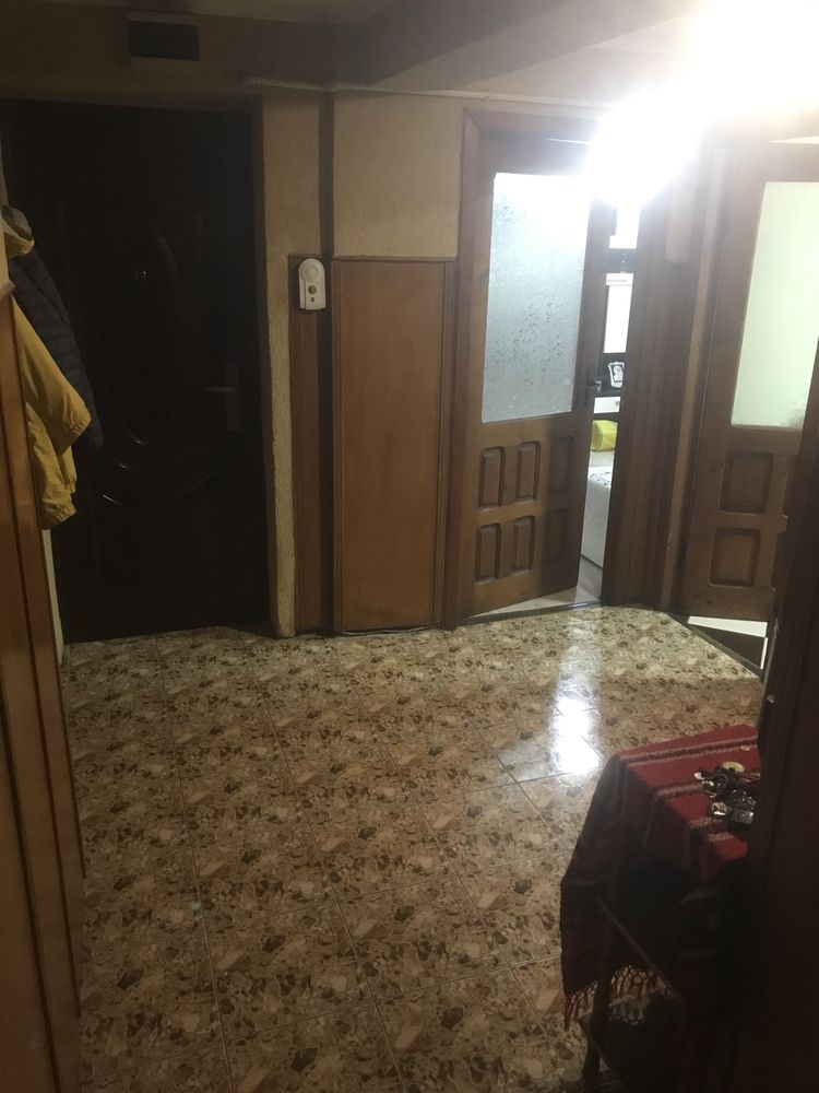 Apartament 2 camere etaj 1 DECOMANDAT