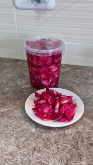 Капуста квашеная со свеклой