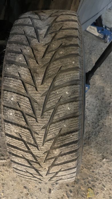 Зимние шины R17 почти новые