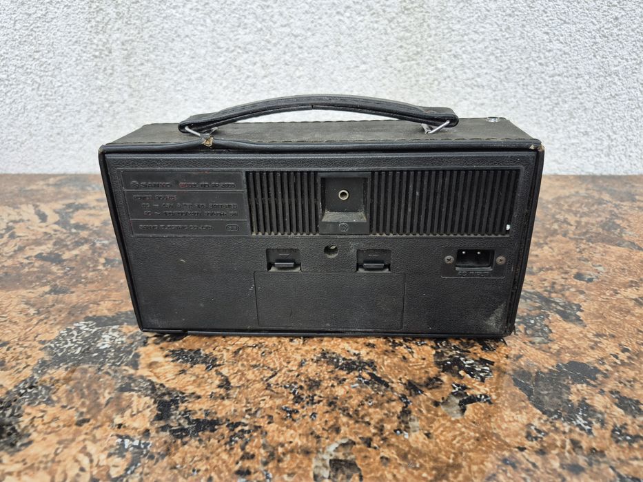 Vând Radio portabil marca Sanyo model cu miner functional
