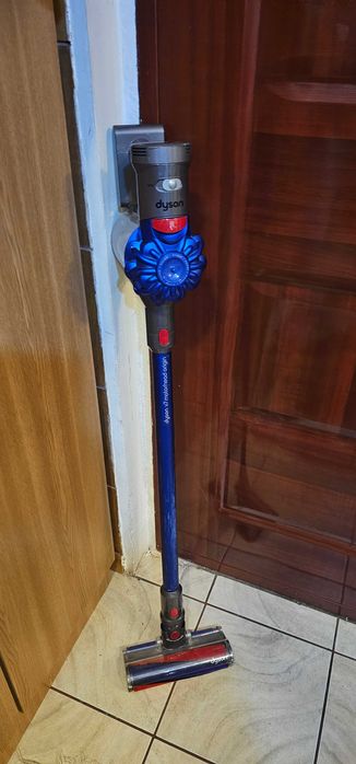 Aspirator vertical fără fir Dyson V8 Advanced