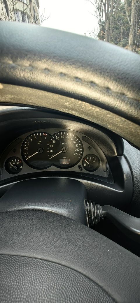 Продавам Опел Корса 1000 кубика
